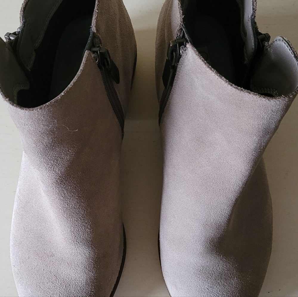 Women's bootie  suede shoe, gently worn
